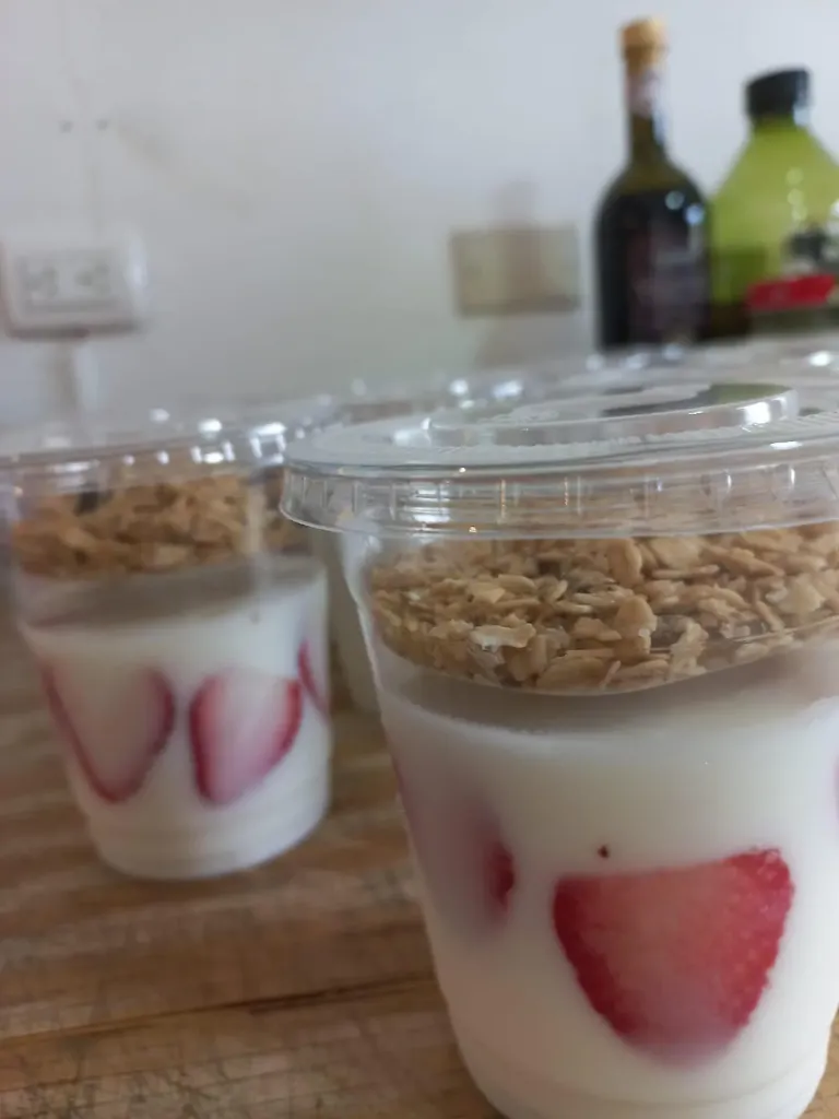 Yogurt con Fresas y Granola